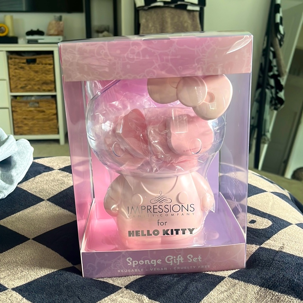 Impressions Vanity Hello Kitty Sponge Gift Set
